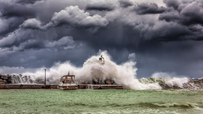 Storm clouds approaching the Gulf Coast as the 2026 hurricane season opens