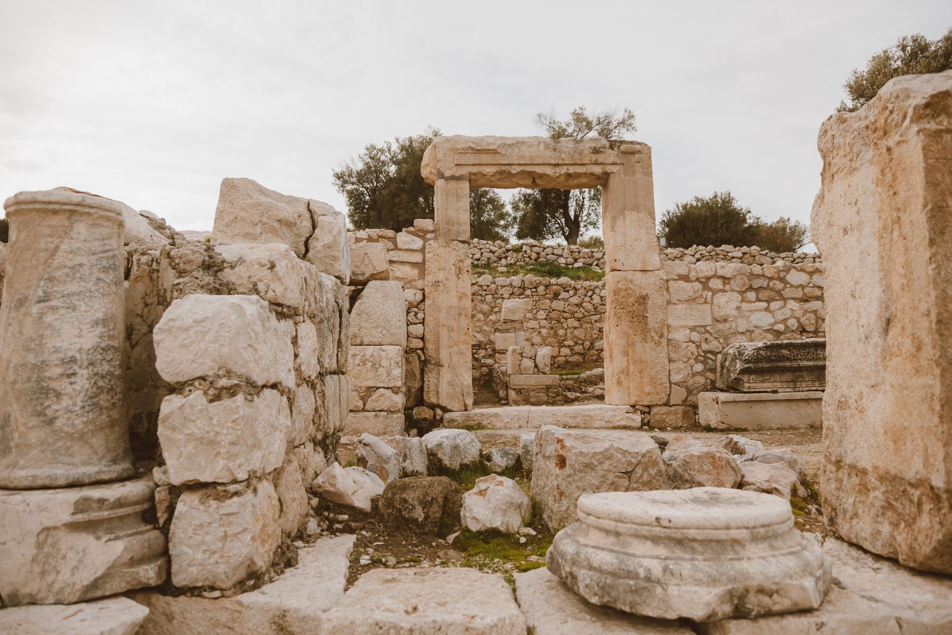Ancient ruins, illustrative image of an archaeological site
