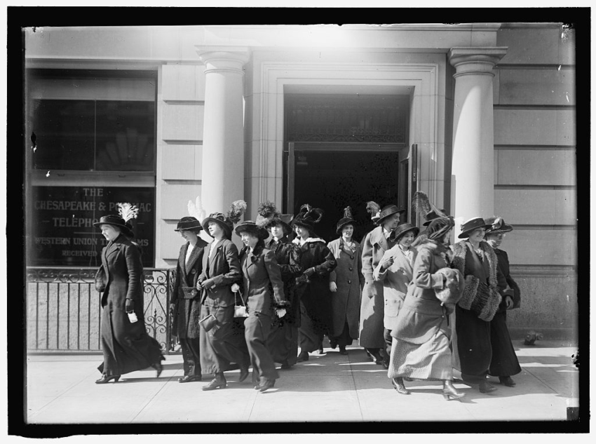 Chesapeake & Potomac Telephone Company workers, 1914. Archival company photograph; it predates the radio interview discussed in this article.