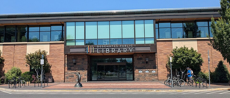 Street-level photo: Photograph of the Downtown Bend Library in Bend, Oregon.