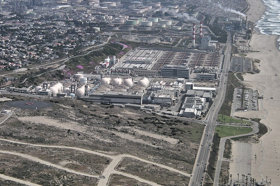 Street-level photo: Au centre de l’image « Hyperion Water Reclamation Plant », Imperial Hwy, Los angeles, California, USA.