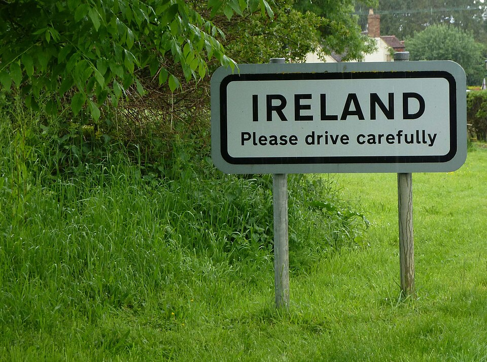 Street-level photo: Road sign, Bedfordshire